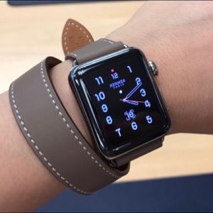 Hermès Double Kelly tour watch band.